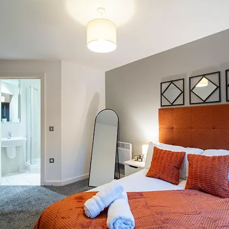 Island Balcony View 2-bed 2-bath ليدز