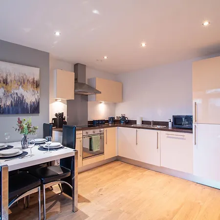 Island Balcony View 2-bed 2-bath Apartamento