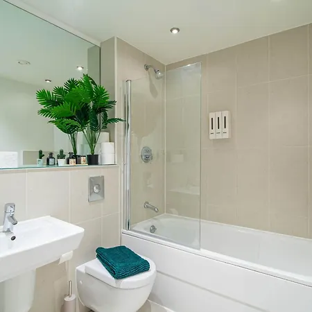 Island Balcony View 2-bed 2-bath Apartamento Leeds (West Yorkshire)