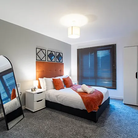 Island Balcony View 2-bed 2-bath Leeds (West Yorkshire)